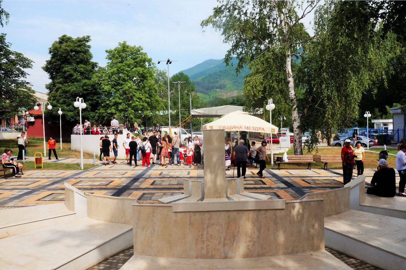  Новият площад в село Зверино 